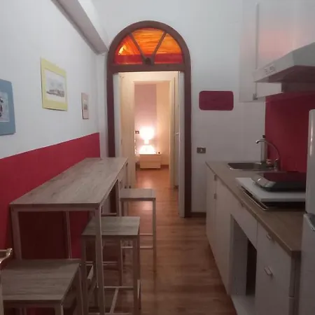 Onlyrooms Iii - Piazza Jenne Pensión Cagliari