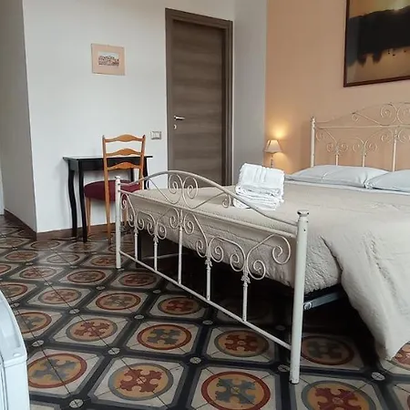 Onlyrooms Iii - Piazza Jenne Pensión Cagliari