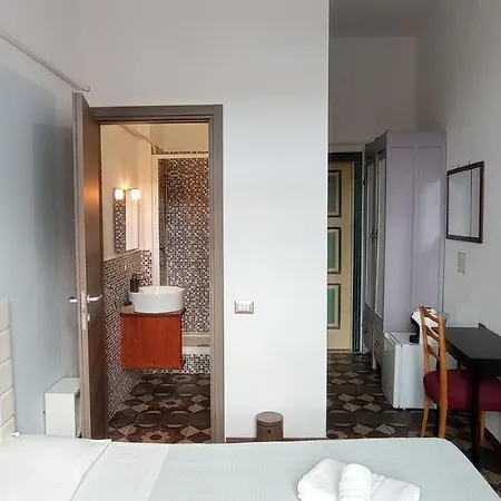 Onlyrooms Iii - Piazza Jenne * Cagliari